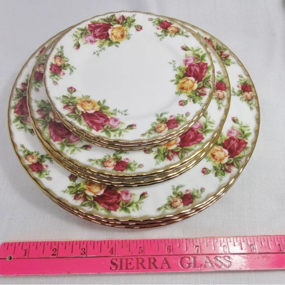 Royal Albert Old Country Rose plate set - Picture 4 of 10